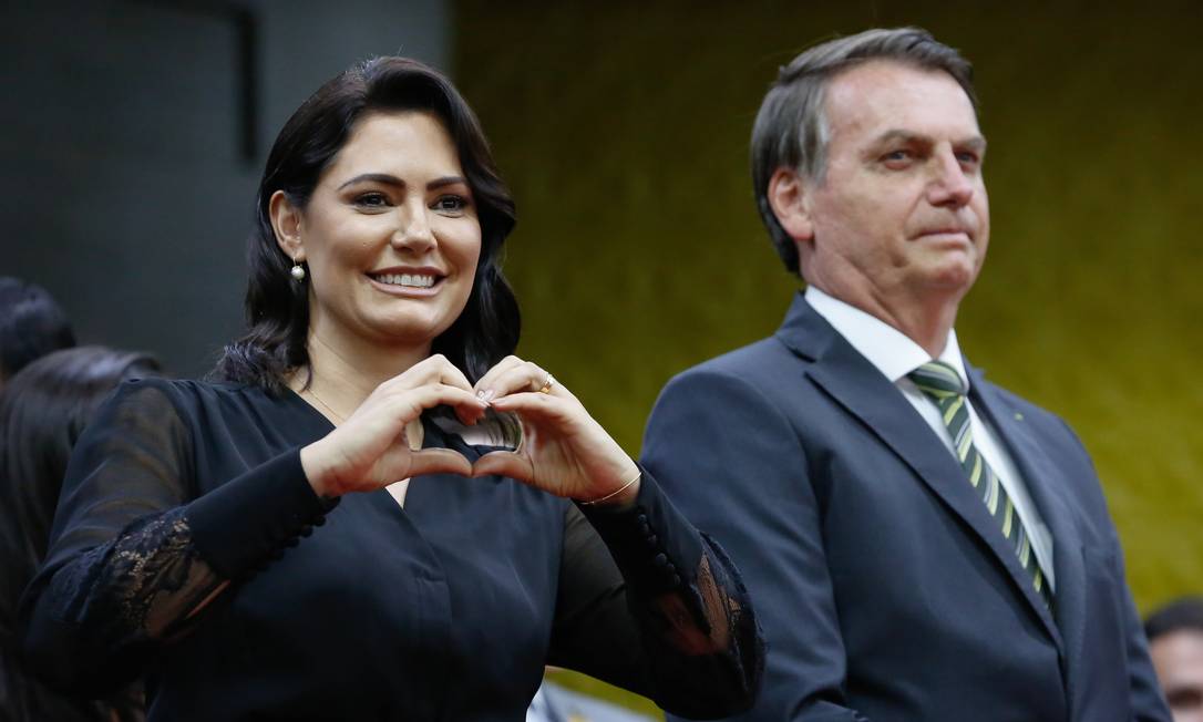 Presidente e 1ª Dama participaram da cerimônia. Bolsonaro comemora isenção de IPI para PcD, que ainda não está liberada, segundo informou a Receita Federal
