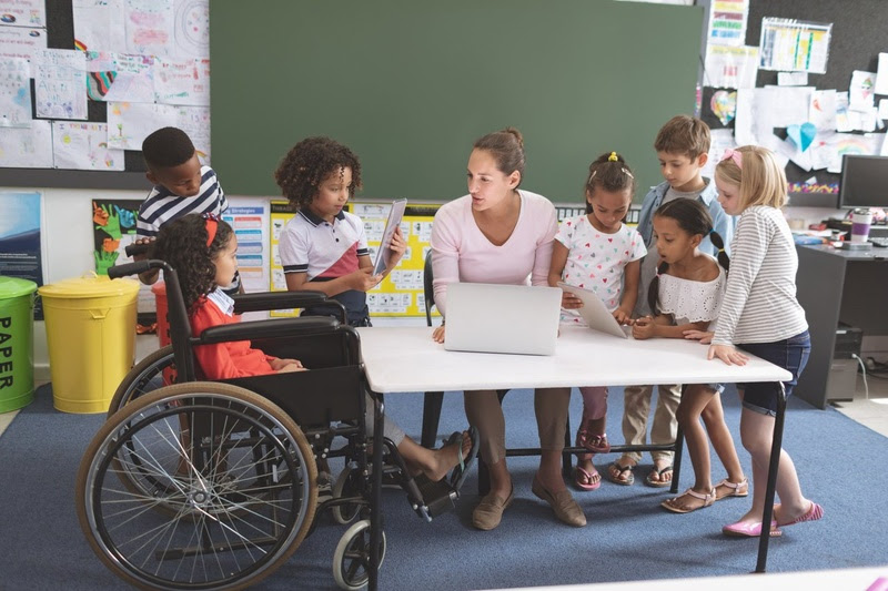 Apenas 22% dos educadores se sentem preparados para atender estudantes com deficiência