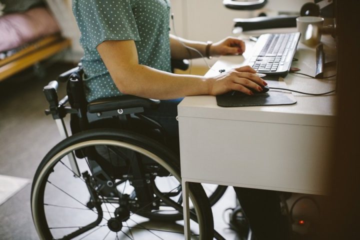 Treinamentos gratuitos em Gestão de Produtos e Marketing Digital para pessoas com deficiência