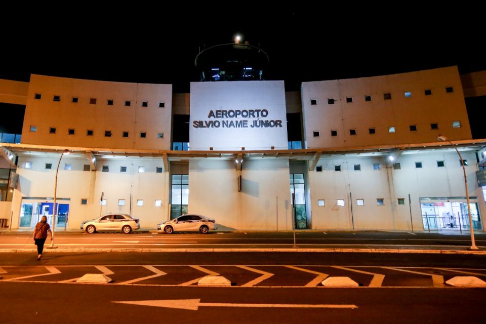 Aeroporto Regional de Maringá aposta em tecnologia para comunicação com surdos