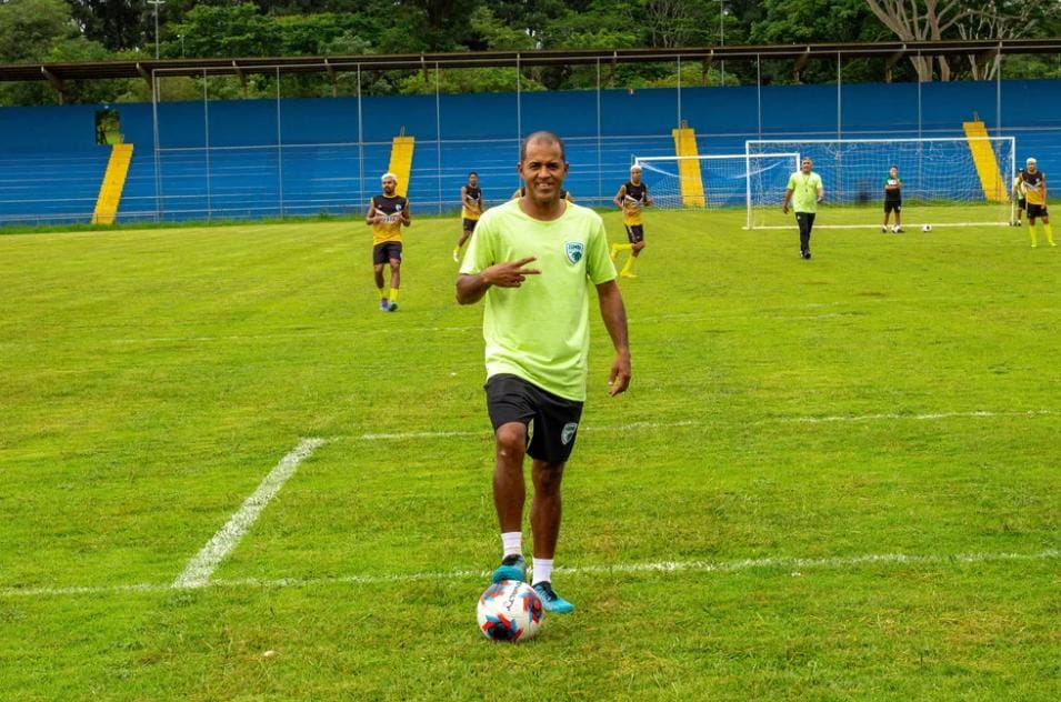 Zumbi/AL: time da Copinha tem deficiente auditivo como treinador de goleiros