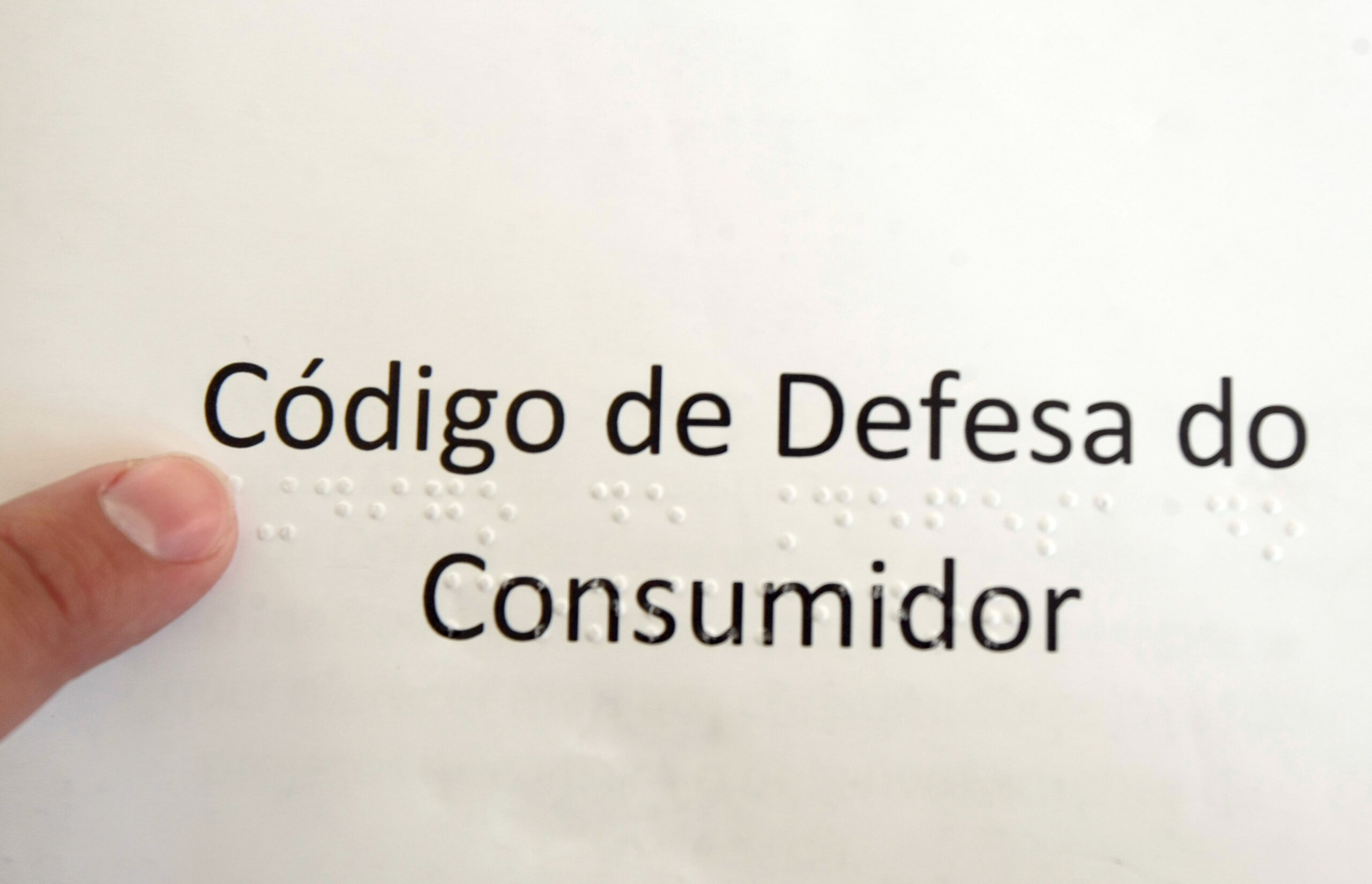 Operadora de telefonia disponibiliza versão em braille do Código de Defesa do Consumidor