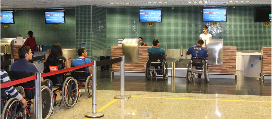Passagens aéreas devem ter desconto para acompanhantes de idosos e pessoas com deficiência