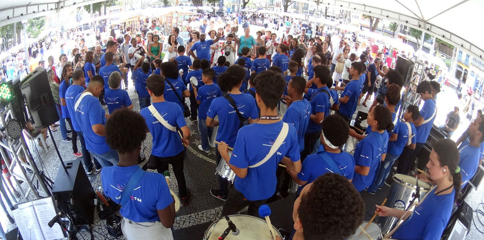 Carnaval/RJ: Bateria do Instituto TIM promove ensaio de percussão para jovens com deficiência