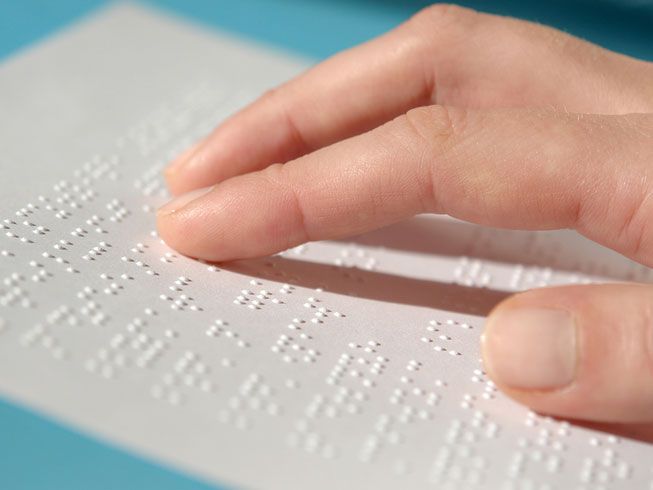 Cartórios de SP devem disponibilizar certidões de óbito, nascimento e casamento em braille