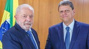 Enquete sobre os 100 dias de Lula e de Tarcísio de Freitas