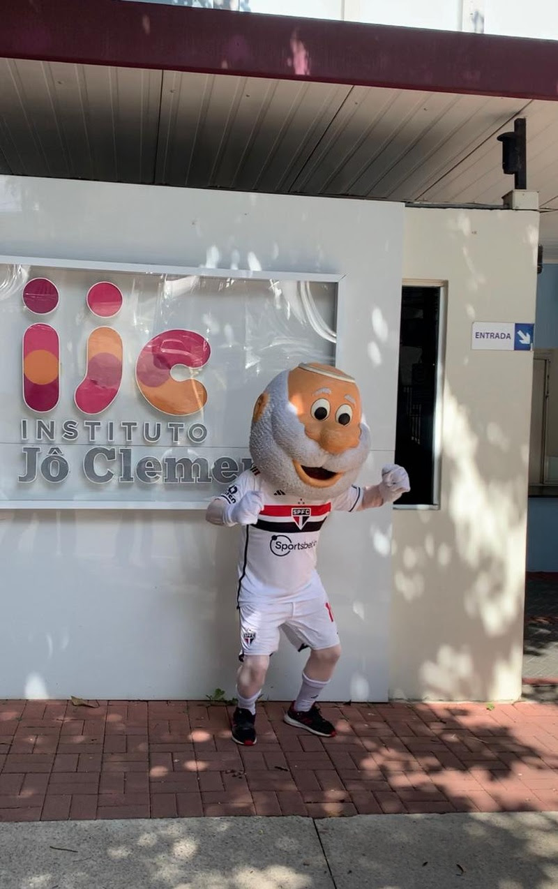 Mascote do time do São Paulo, visita o Instituto Jô Clemente (IJC) e faz a alegria de crianças, jovens e adultos