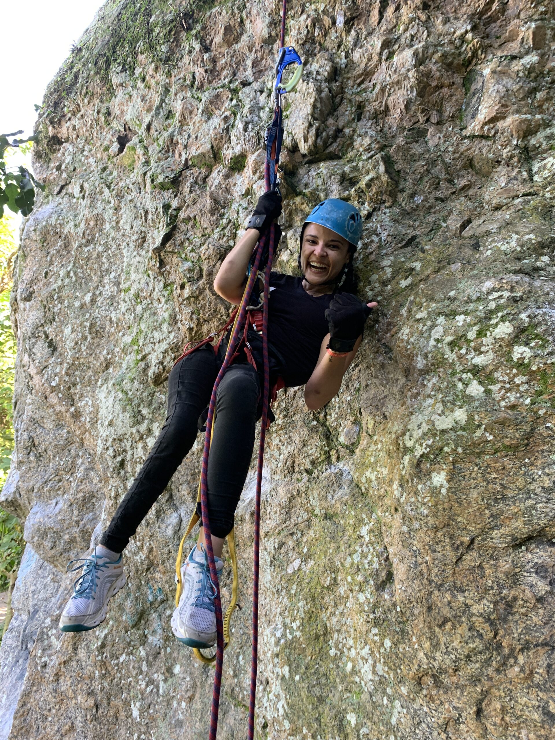 Jornalista será a primeira mulher paraplégica a escalar o Pão de Açúcar de muletas