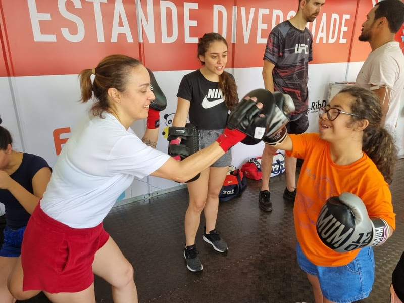 Projeto FADA no estande da diversidade na Feira Internacional do Livro em Ribeirão Preto/SP