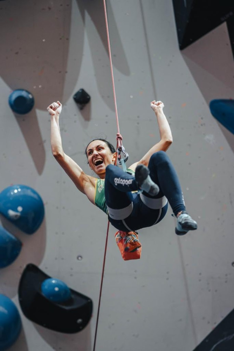 Brasileira conquista 1ª medalha de ouro na história em Campeonato Mundial de Paraescalada