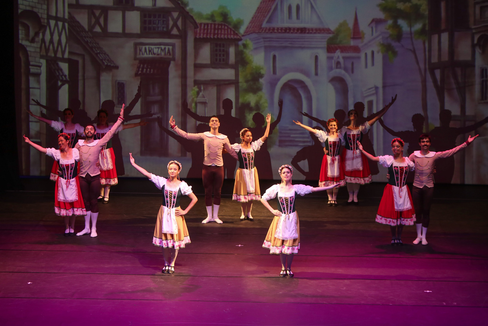 Cia Ballet de Cegos celebra trajetória em exposição fotográfica na Alesp