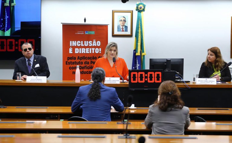 Educação Inclusiva: Câmara debate inclusão escolar de pessoas com deficiência