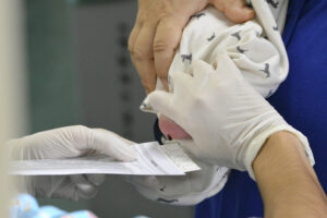Gabrilli e Damares cobram Ministério da Saúde sobre atraso na implementação de Triagem Neonatal