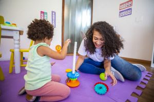 "Retratos do Autismo no Brasil em 2023": 79% dos cuidadores se sentem inseguros sobre o futuro da criança com autismo