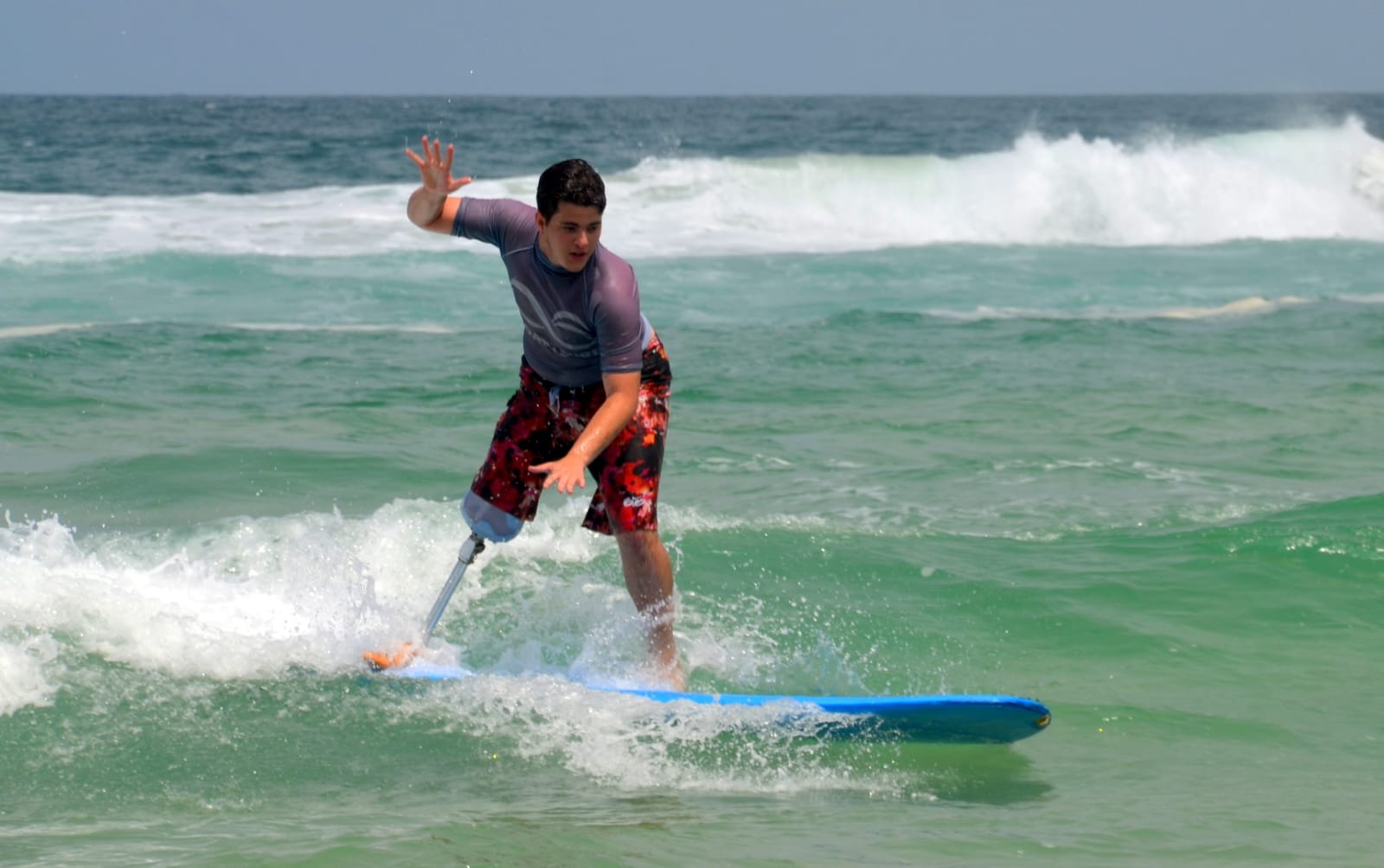 Adiada ação inclusiva de surf adaptado para pessoas com deficiência, na Praia da Barra de Tijuca 