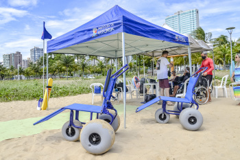 Praias de Vitória/ES oferecem Acessibilidade e banho de mar a pessoas com deficiência