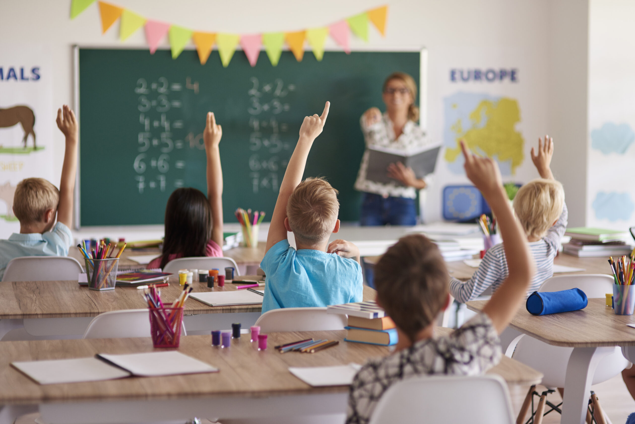 Importância da parceria aluno-escola-pais no desenvolvimento infantil