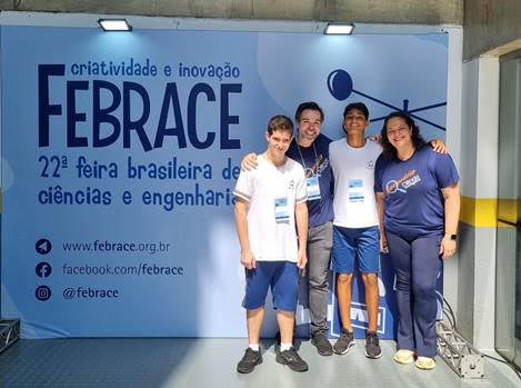 Estudantes são finalistas na FEBRACE 2024 com projeto de linguagem brasileira de sinais (Libras)