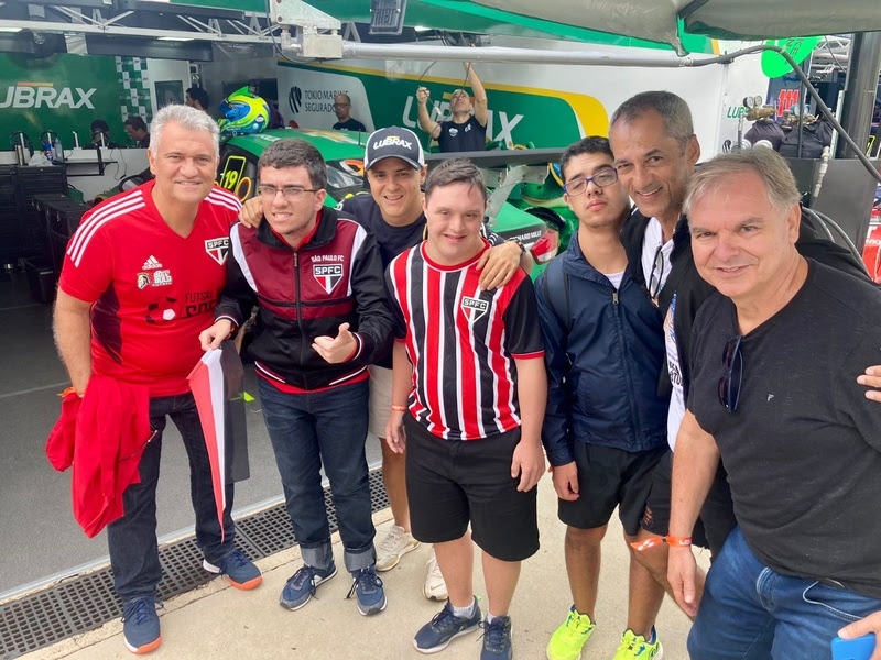 Atletas do futsal PCD do São Paulo são recebidos por Felipe Massa