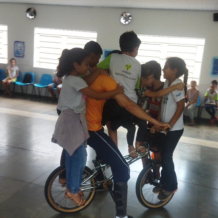 Projeto Andança Inclusiva leva modalidade olímpica do breaking às escolas