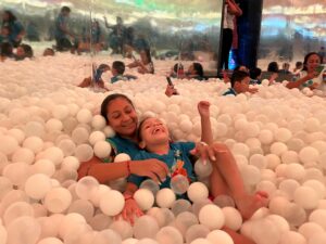 Balloon Experience adapta atração para receber crianças autistas em Fortaleza