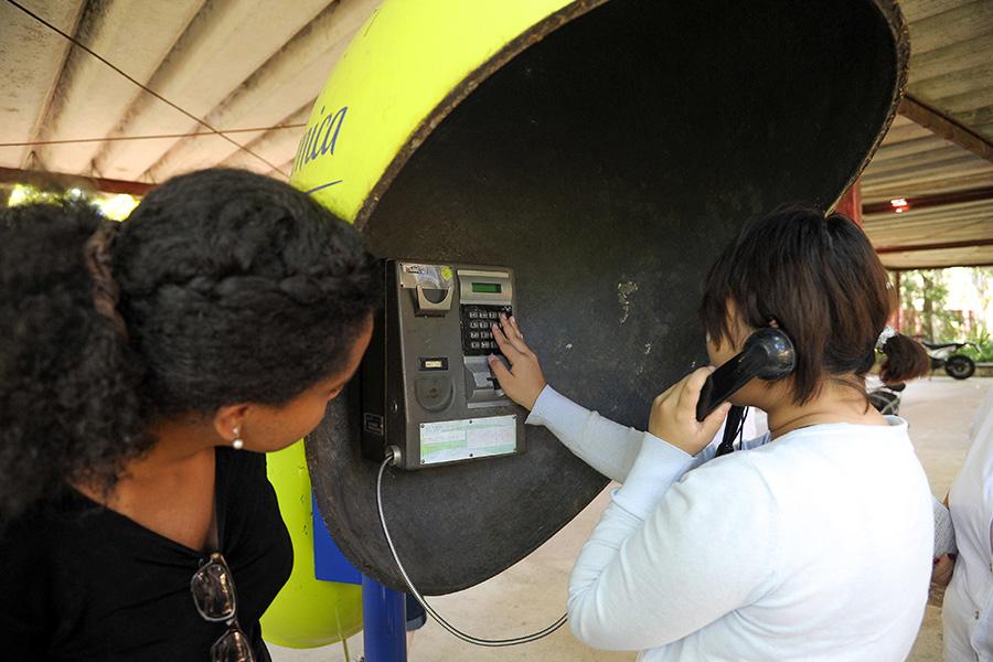 Judiciário paulista determina instalação de pisos táteis ao redor de telefones públicos