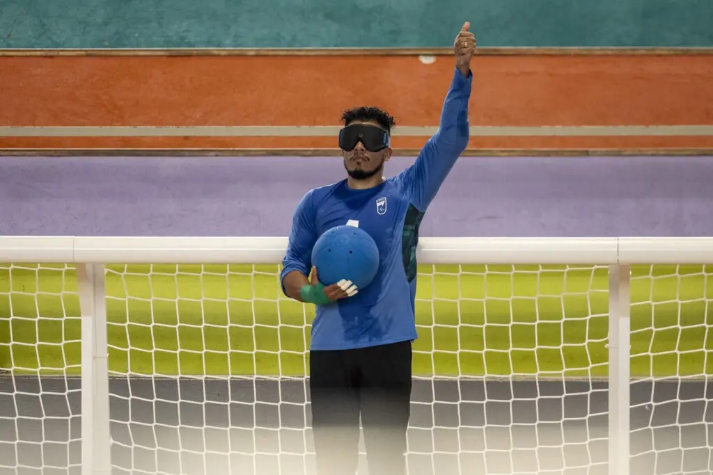 Goalball brasileiro chega à França e time masculino finaliza preparação para defender título paralímpico