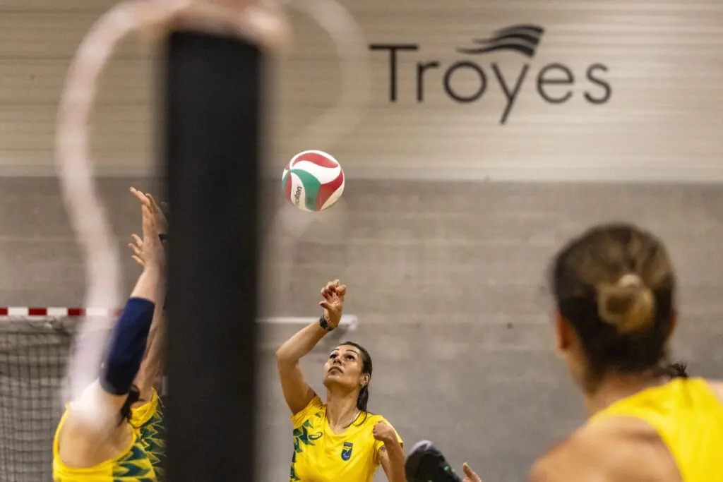 Seleção feminina de vôlei sentado treina em Troyes e revela “pacto pelo pódio”