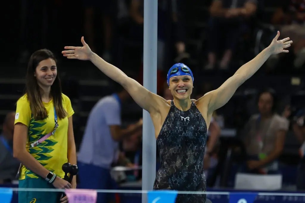 Carol Santiago ganha ouro nos 100m costas e chega a 6 medalhas em Jogos Paralímpicos