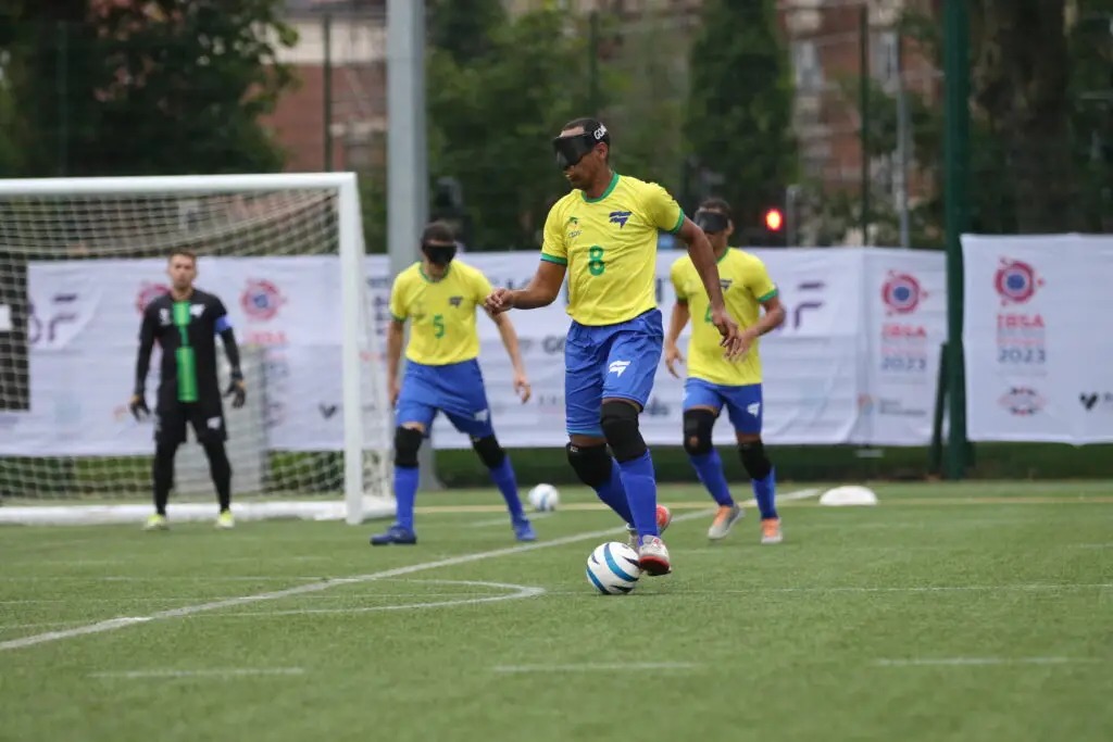 Brasil tem revanche no futebol de cegos e finais no atletismo e natação nesta terça-feira, 3