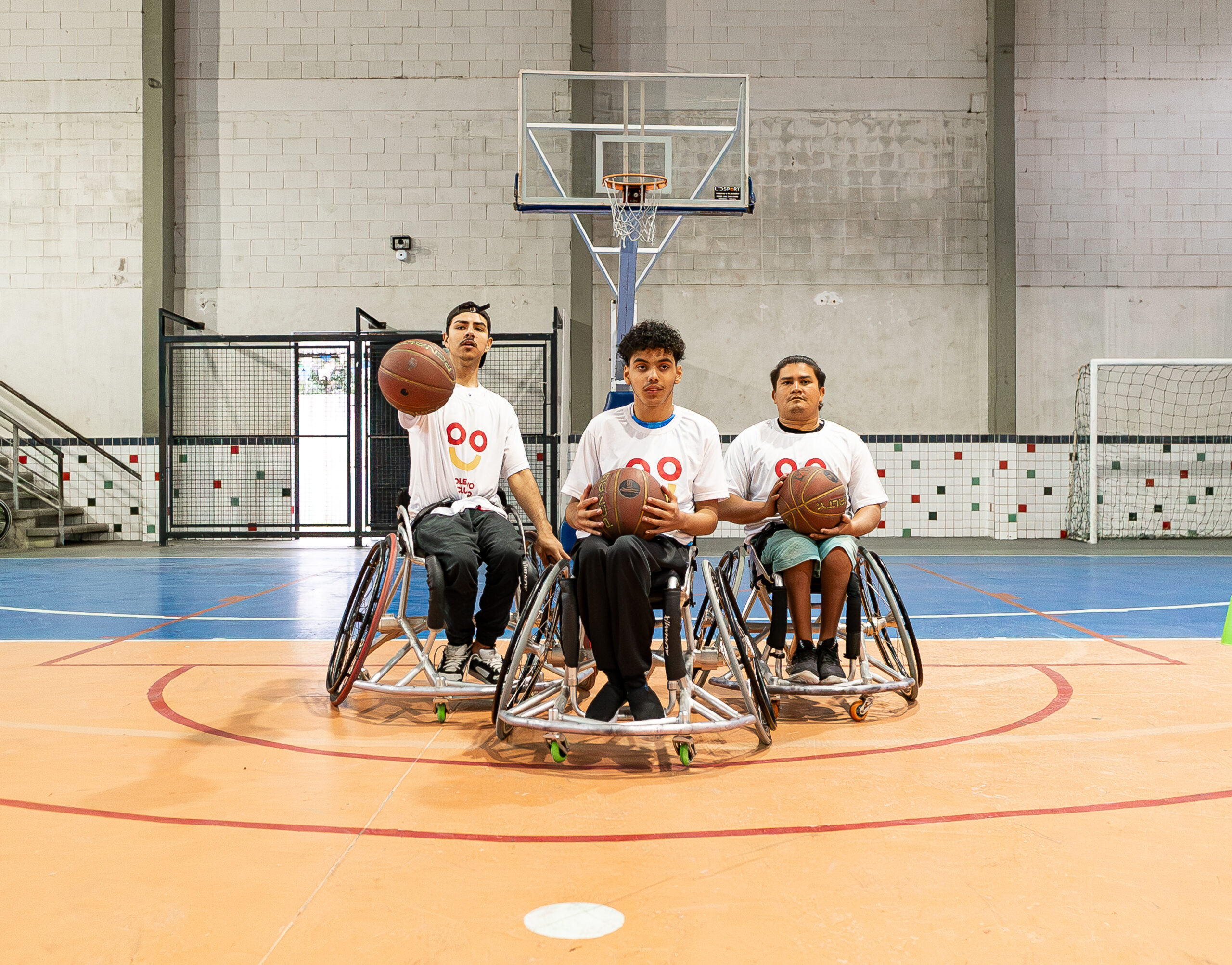 Jovem que ficou paraplégico aos 9 anos treina equipe de Basquete em Cadeira de Rodas do Coletivo Inclusão