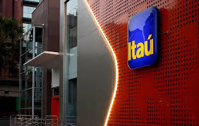 Itaú Unibanco e Alura Para Empresas lançam novo curso de qualidade com ênfase em acessibilidade digital