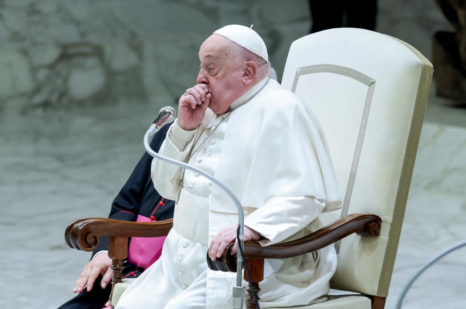 O que pode ter causado a pneumonia do Papa Francisco