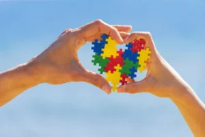 Gastos de famílias com autistas são maiores do que famílias típicas