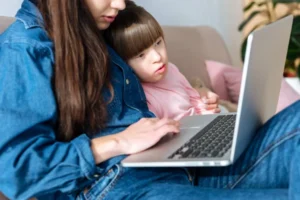 Grupo Petrópolis doa mil bolsas de estudo em tecnologia para familiares de pessoas com deficiência atendidas pelas APAEs