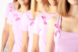 Projeto une costureiras de Rio Grande da Serra na produção de próteses para mulheres mastectomizadas