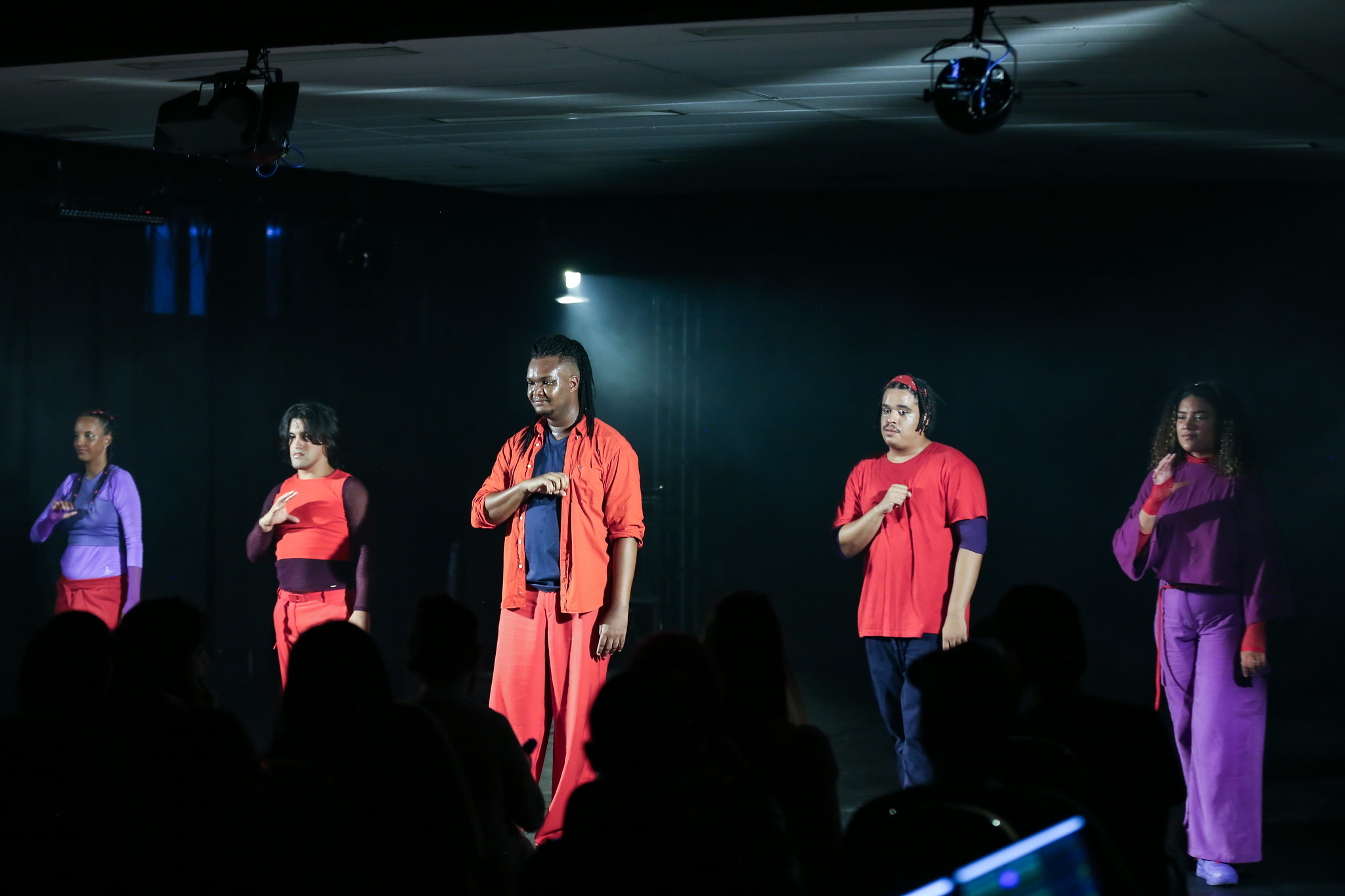 Presença Festival dá início à edição de 2025 com espetáculo teatral inclusivo e gratuito