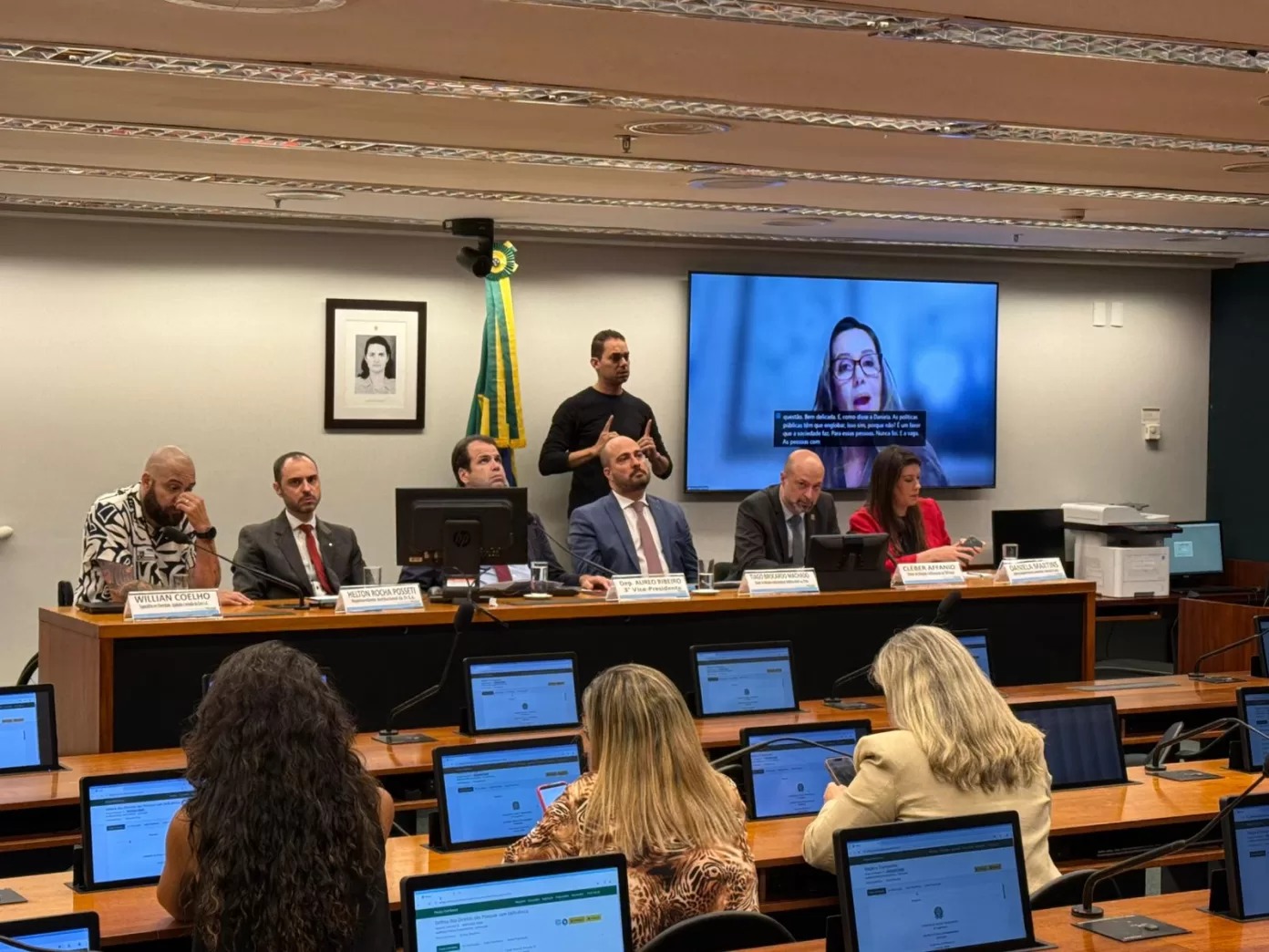 Câmara dos Deputados debate políticas para pessoas com deficiência nas empresas de telecomunicações