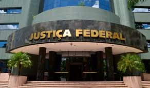 Léo Lins é condenado a oito anos de prisão por falas preconceituosas e capacitismo