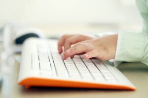 Itaú Unibanco abre inscrições para o Impulsione, programa de formação comercial para pessoas com deficiência