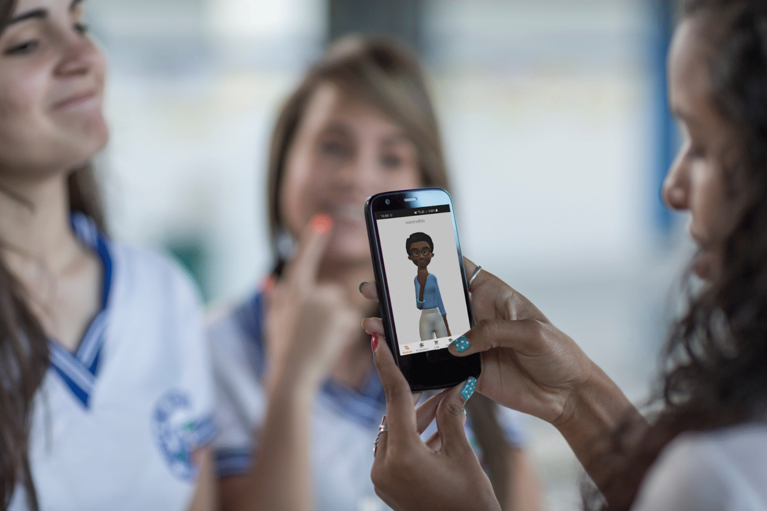 Mais da metade das pessoas com deficiência ainda enfrentam barreiras na web, revela novo estudo da Hand Talk