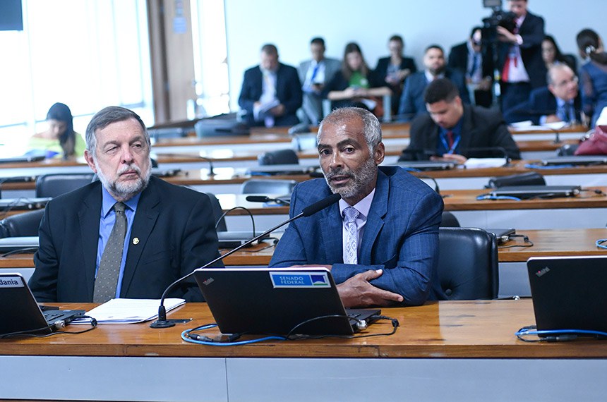 Comissão aprova projeto de Romário inspirado por alunos de SC que garante construção sustentável e acessível em prédios públicos