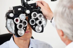 Nem toda cegueira é catarata: entenda os riscos da DMRI e do EMD
