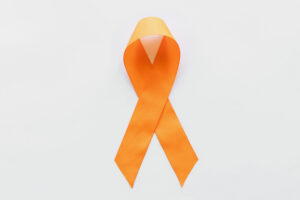 Agosto Laranja reforça importância do diagnóstico precoce da esclerose múltipla