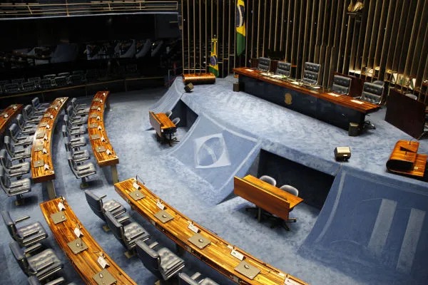 solicitamos o empenho de Vossa Excelência, por meio das ações legislativas cabíveis, para garantir o direito das pessoas com deficiência aposentadas por incapacidade permanente, ou beneficiárias do BPC, assegurando o efetivo cumprimento da Lei 15.157/25 pelo INSS e demais órgãos do Governo Federal.