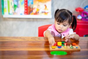 Quando não é "só um atraso na fala": o que é a Síndrome do X Frágil e qual sua relação com o autismo?
