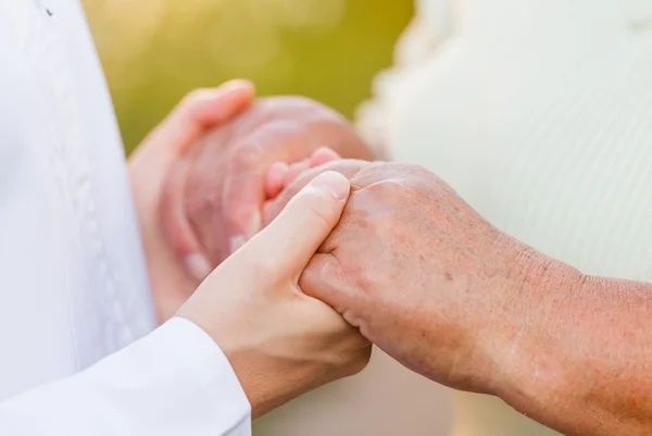 Home care em debate: projetos de lei buscam garantir atendimento domiciliar com segurança jurídica