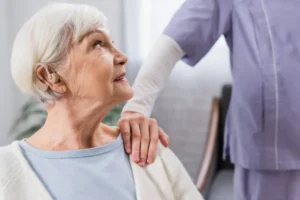 Quando o silêncio chega primeiro: o desafio da perda auditiva no envelhecimento