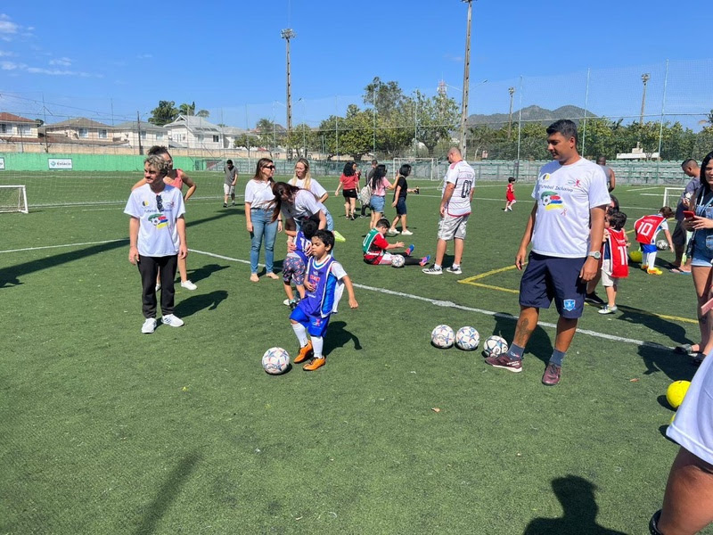 Escola Futebol do Zico recebe crianças autistas em evento inclusivo