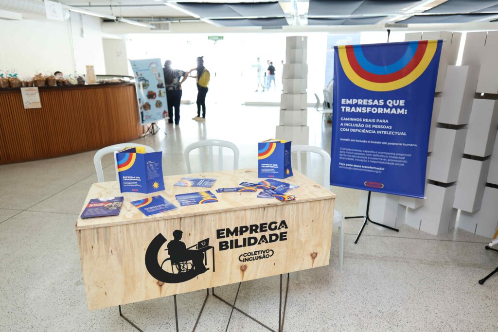Coletivo Inclusão lança cartilha com orientações práticas para a contratação de pessoas com deficiência intelectual